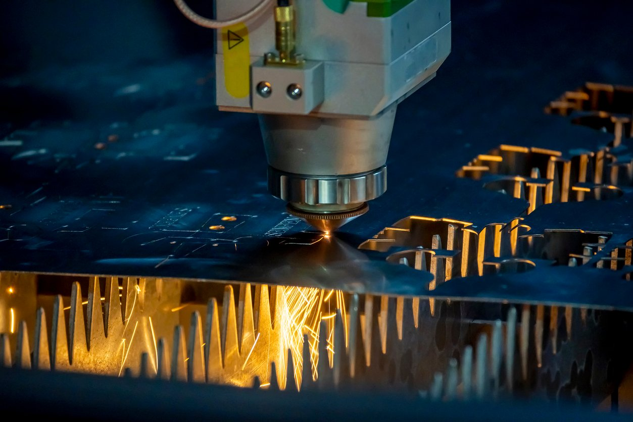 Différence entre une machine CNC en métal et une machine de découpe laser pour métal